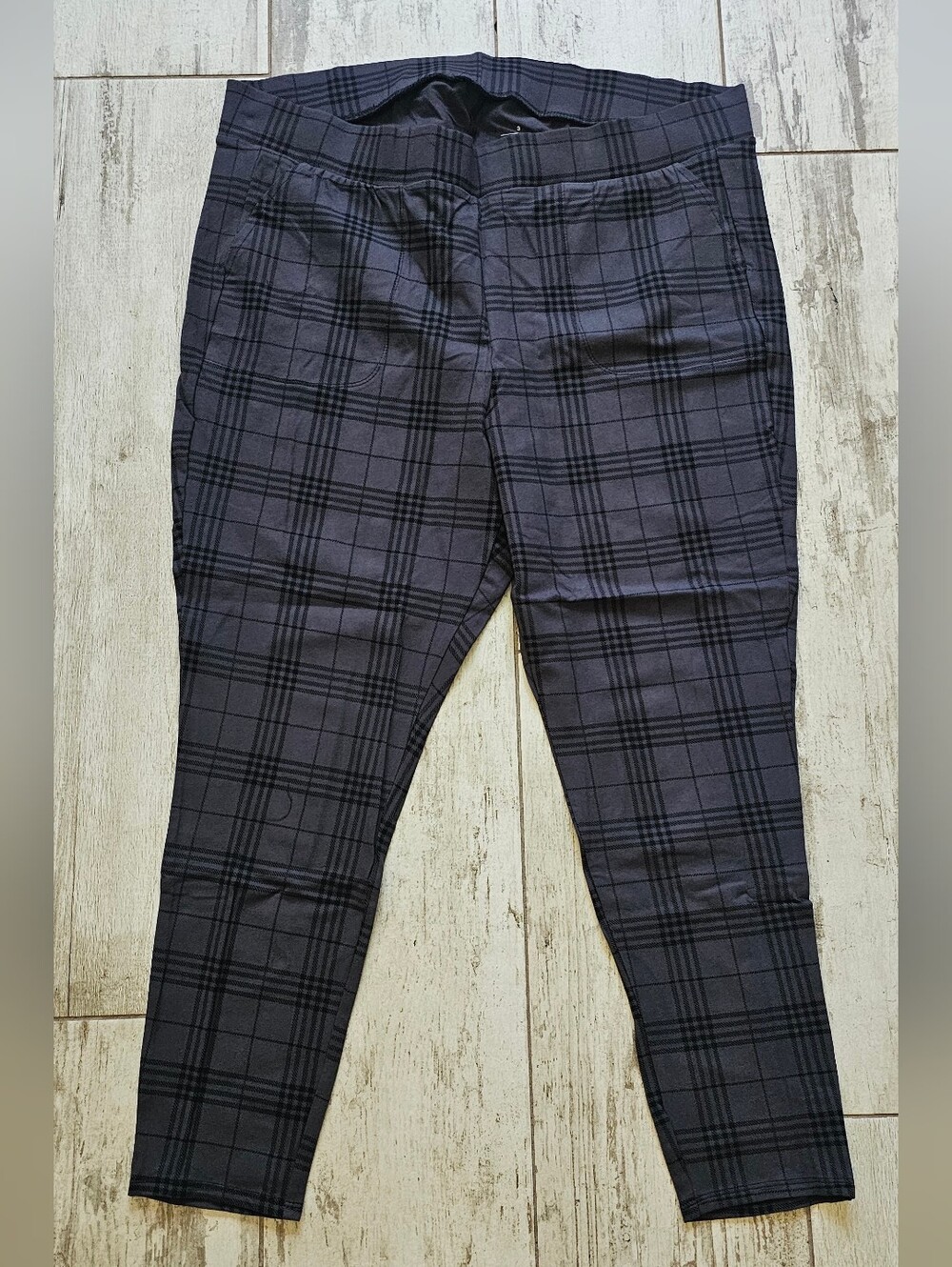 Torrid Gray Plaid Stretch Leggings 3X - Like New